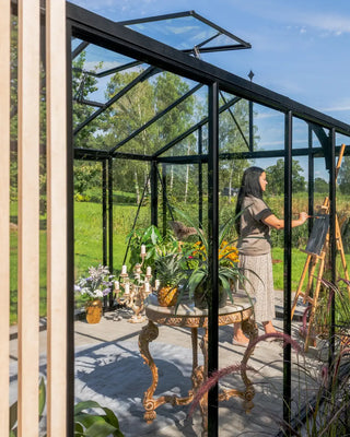 Elizabeth Hartwell greenhouse photo